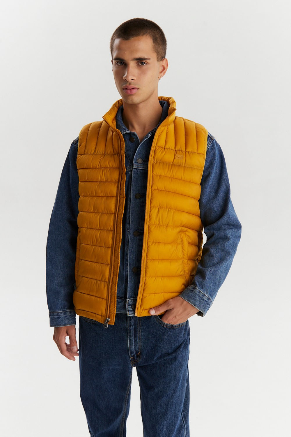 Packable puffer vest desert sun Levis — imagen 4