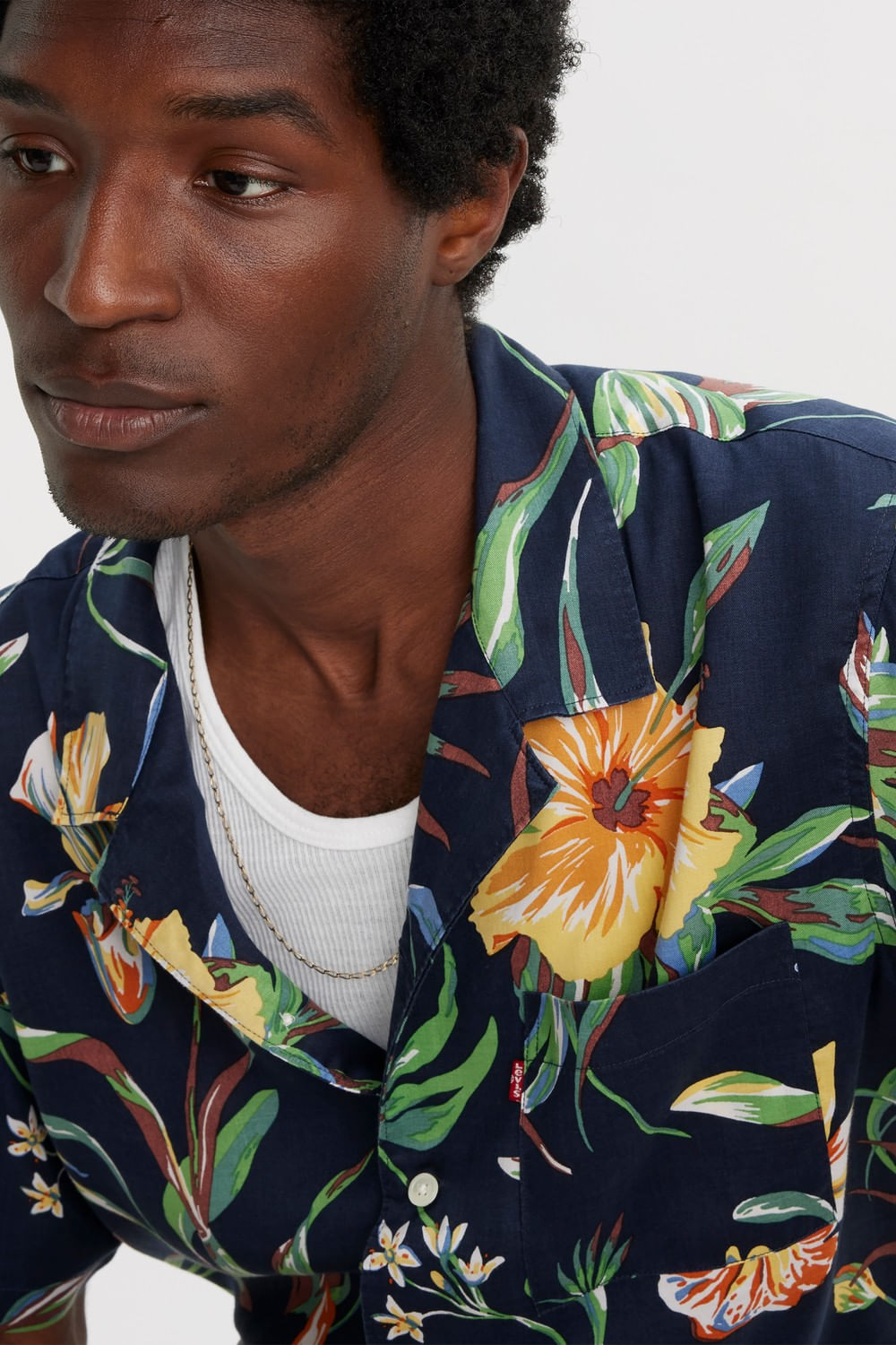 Camisa de campaña azul marino con flores de Levis — imagen 4