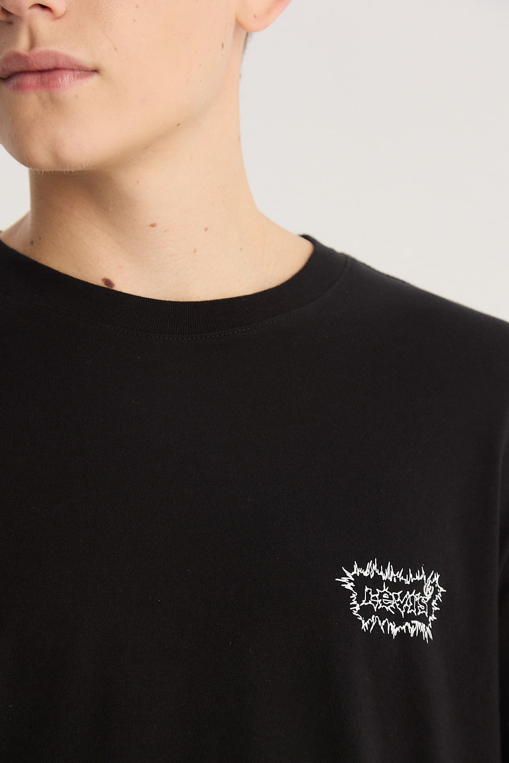 Levis ls graphic tee wonder world — imagen 3