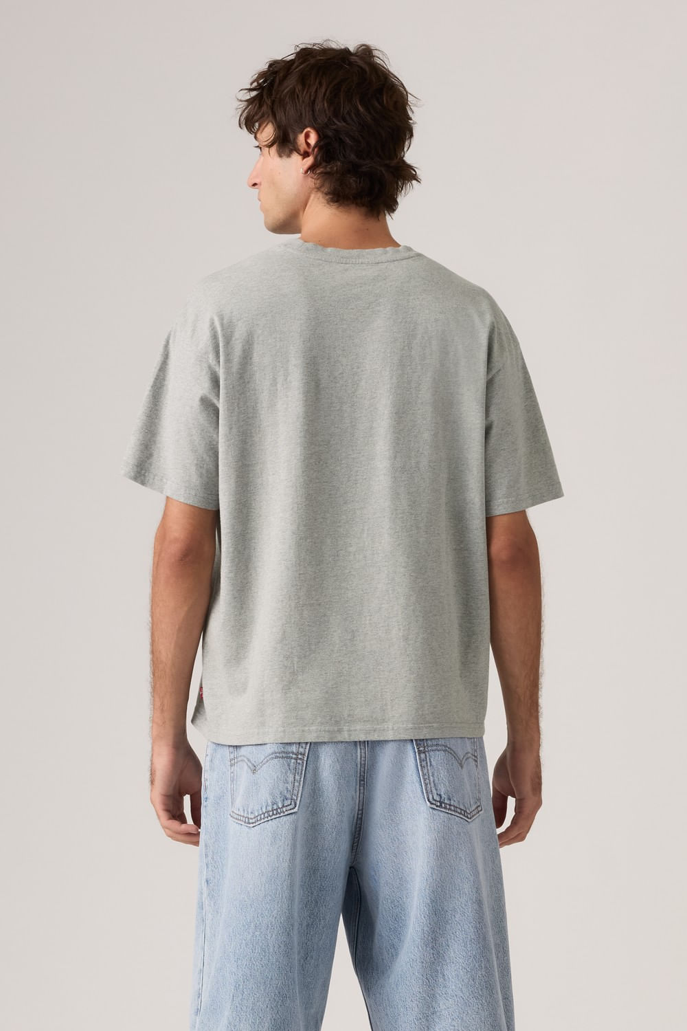 Camiseta boxy tee gótica de Levi´s — imagen 2