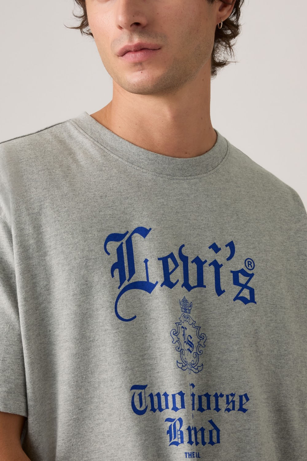 Camiseta boxy tee gótica de Levi´s — imagen 4