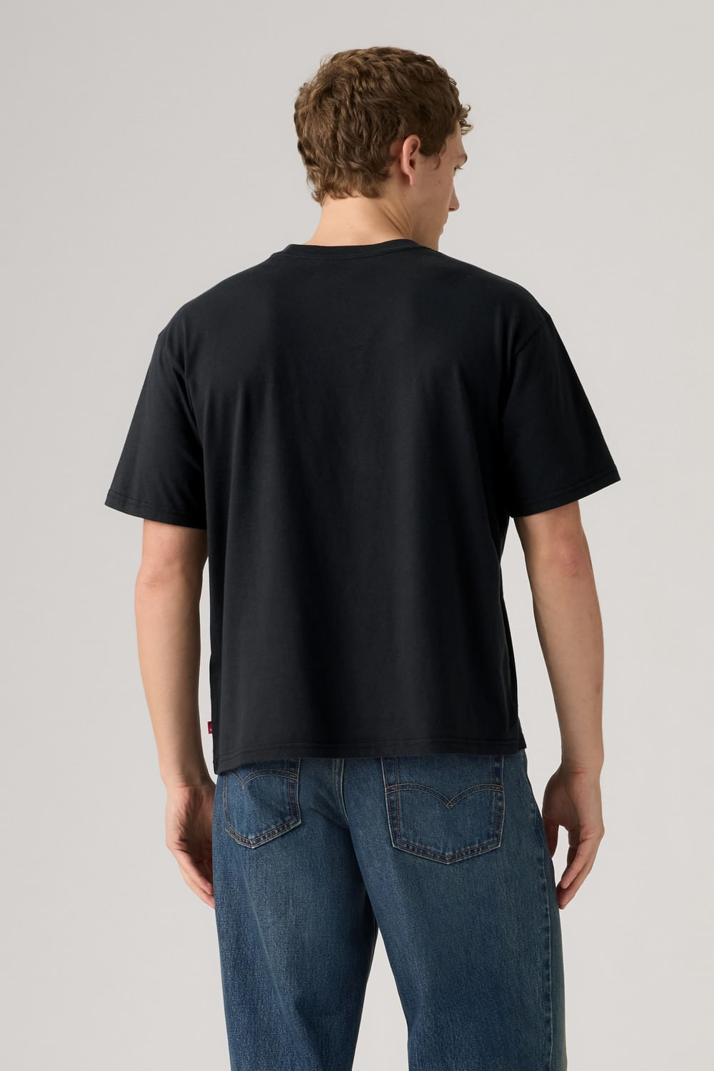 Camiseta boxy tee gótica de Levi´s — imagen 2