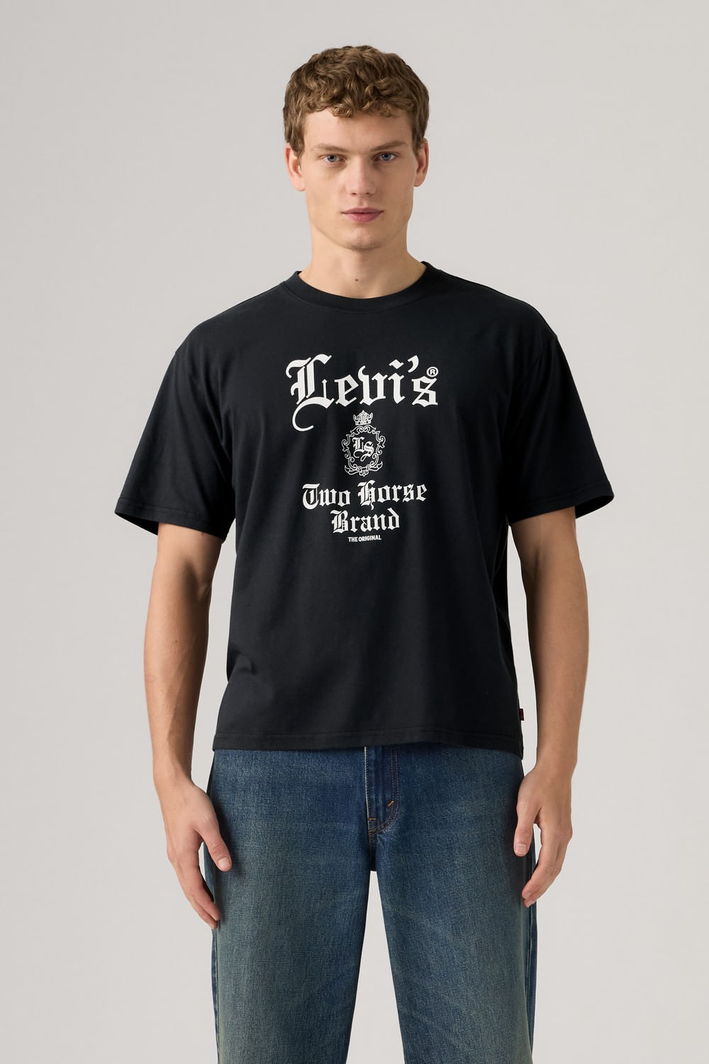Camiseta boxy tee gótica de Levi´s — imagen 4