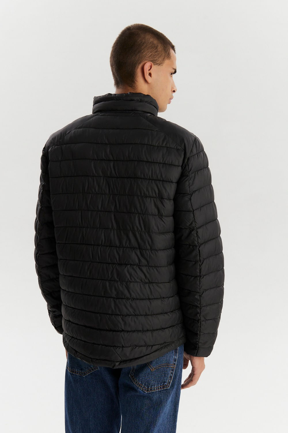 Packable puffer jacket black Levis — imagen 5