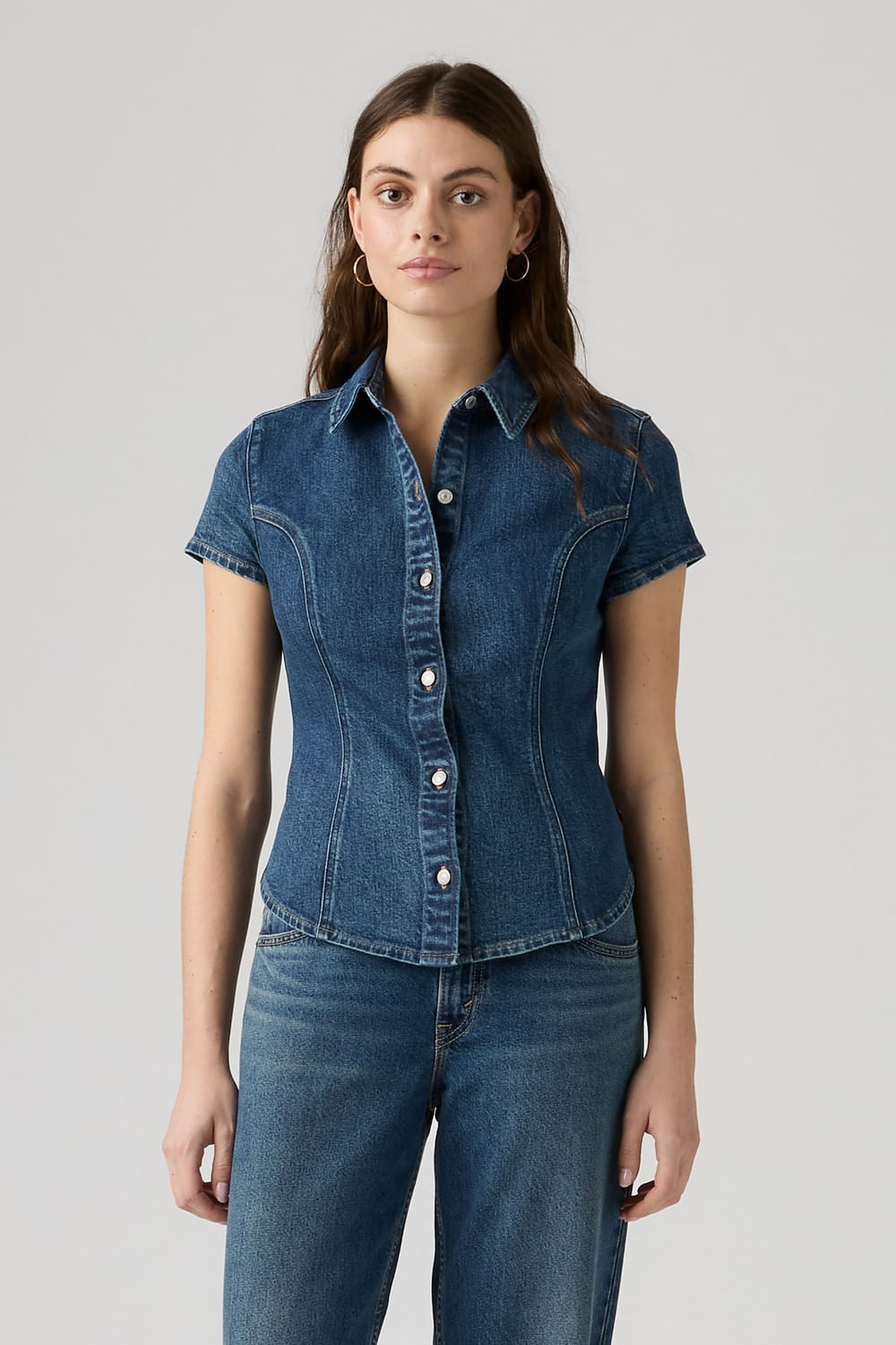 Levis ss shaped denim shirt seen on tv — imagen 3