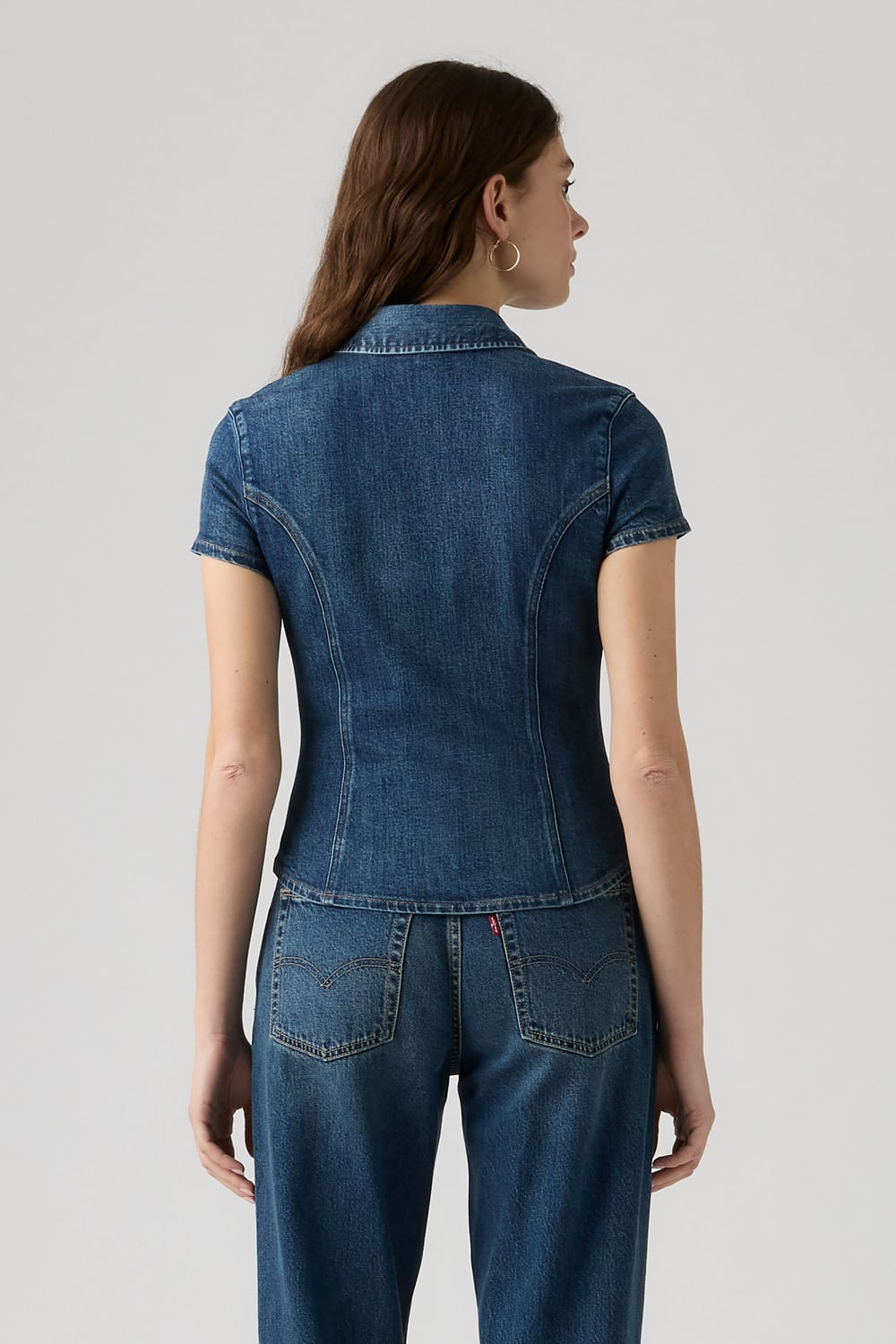 Levis ss shaped denim shirt seen on tv — imagen 4