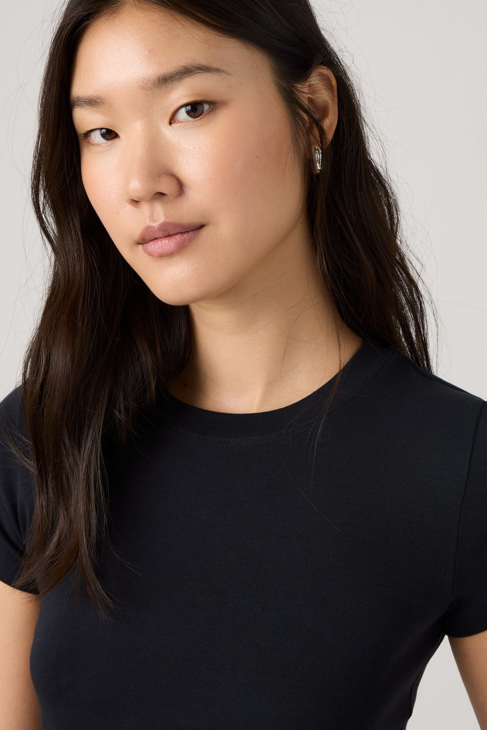 Essential baby tee anthracite night de Levis — imagen 2