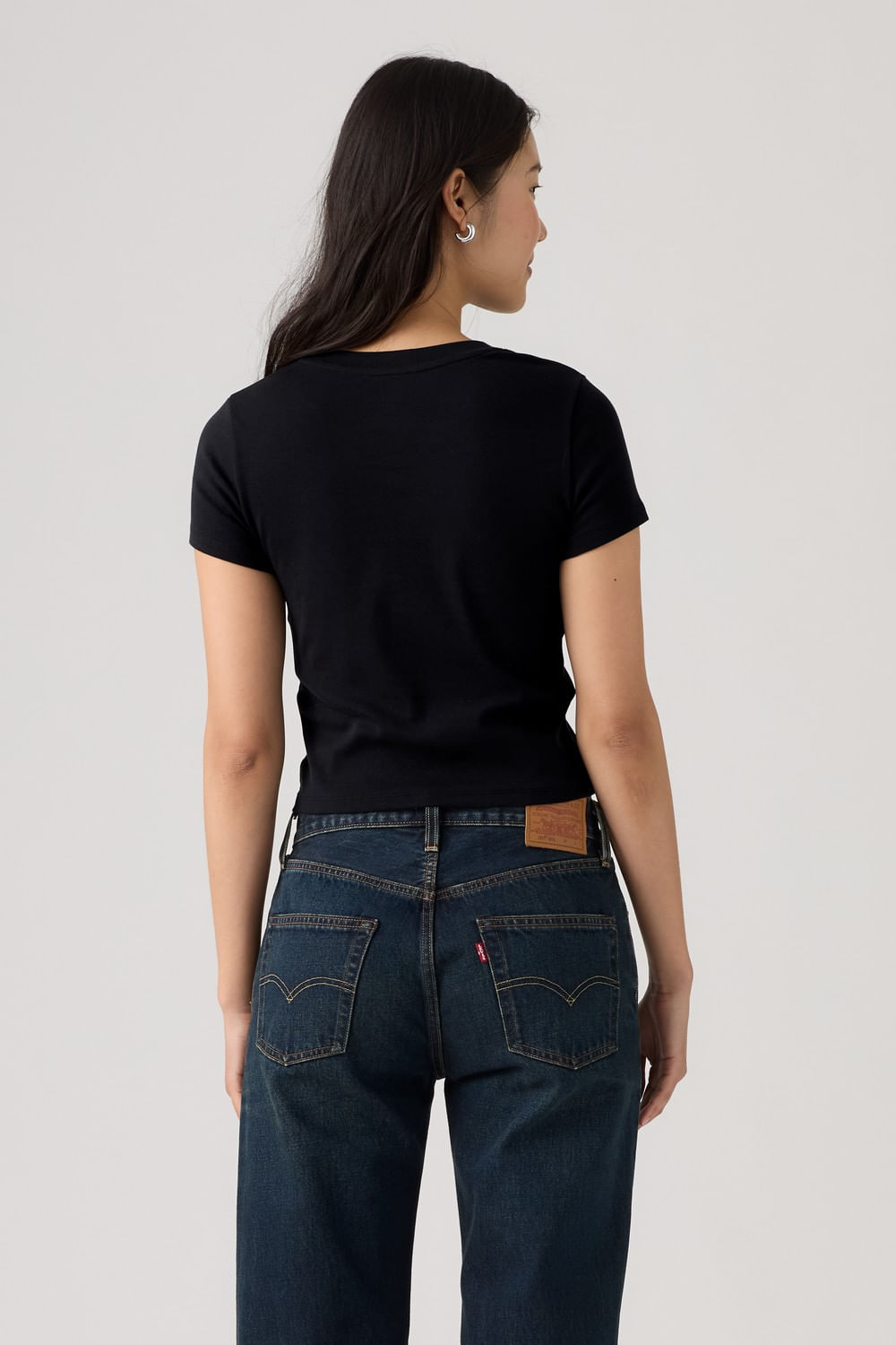 Essential baby tee anthracite night de Levis — imagen 4