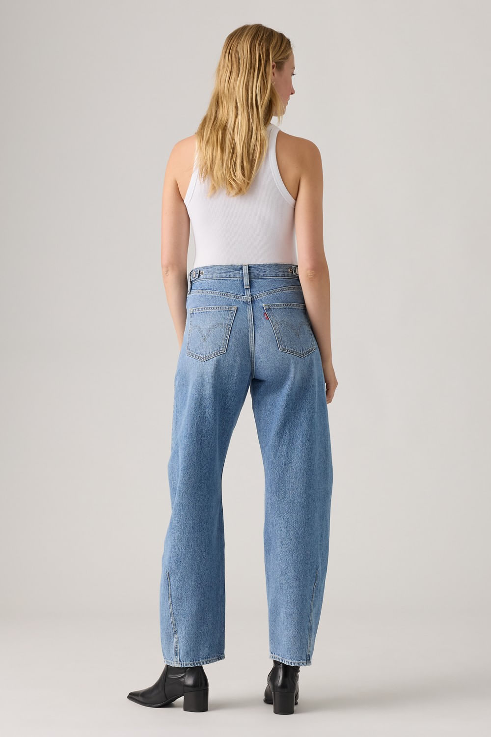 Levis cinch barrel let love in — imagen 4